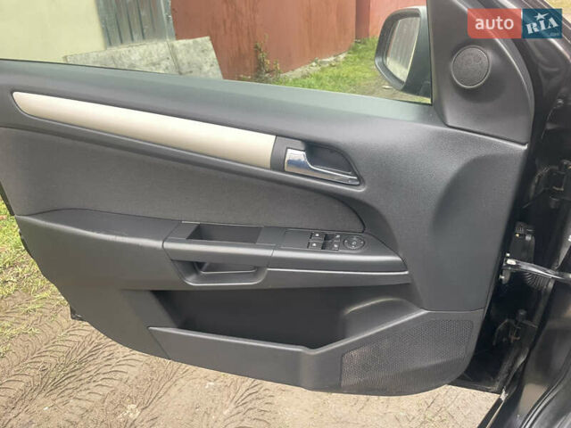 Черный Опель Астра, объемом двигателя 1.6 л и пробегом 206 тыс. км за 4900 $, фото 16 на Automoto.ua