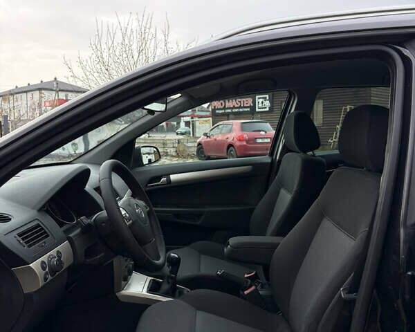 Черный Опель Астра, объемом двигателя 1.6 л и пробегом 208 тыс. км за 5600 $, фото 16 на Automoto.ua