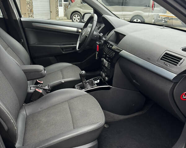 Чорний Опель Астра, об'ємом двигуна 1.6 л та пробігом 239 тис. км за 5999 $, фото 36 на Automoto.ua