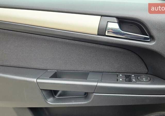 Черный Опель Астра, объемом двигателя 1.6 л и пробегом 209 тыс. км за 5850 $, фото 66 на Automoto.ua