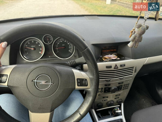 Чорний Опель Астра, об'ємом двигуна 1.6 л та пробігом 252 тис. км за 5000 $, фото 5 на Automoto.ua