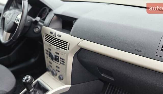 Черный Опель Астра, объемом двигателя 1.6 л и пробегом 210 тыс. км за 5850 $, фото 39 на Automoto.ua