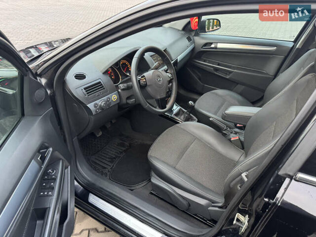 Черный Опель Астра, объемом двигателя 1.8 л и пробегом 223 тыс. км за 6300 $, фото 13 на Automoto.ua