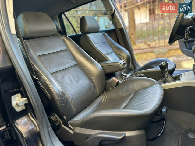 Черный Опель Астра, объемом двигателя 1.6 л и пробегом 180 тыс. км за 5499 $, фото 110 на Automoto.ua