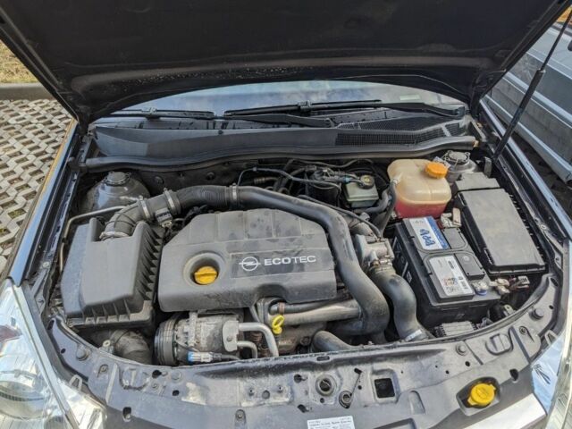 Черный Опель Астра, объемом двигателя 1.7 л и пробегом 218 тыс. км за 6500 $, фото 4 на Automoto.ua