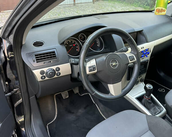 Черный Опель Астра, объемом двигателя 1.6 л и пробегом 188 тыс. км за 5650 $, фото 25 на Automoto.ua