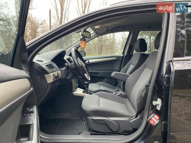 Черный Опель Астра, объемом двигателя 1.6 л и пробегом 194 тыс. км за 5800 $, фото 26 на Automoto.ua