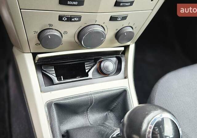 Черный Опель Астра, объемом двигателя 1.6 л и пробегом 209 тыс. км за 5850 $, фото 64 на Automoto.ua