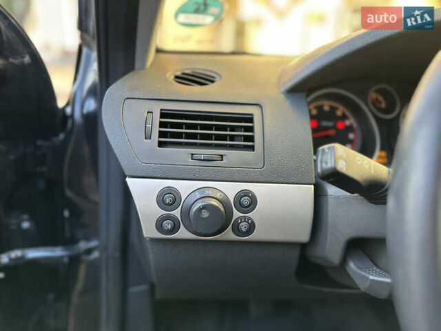 Черный Опель Астра, объемом двигателя 1.6 л и пробегом 180 тыс. км за 5499 $, фото 129 на Automoto.ua