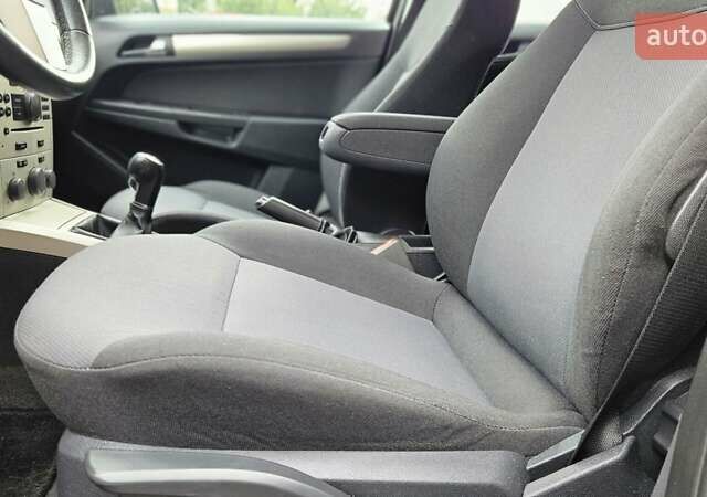 Черный Опель Астра, объемом двигателя 1.6 л и пробегом 209 тыс. км за 5850 $, фото 44 на Automoto.ua