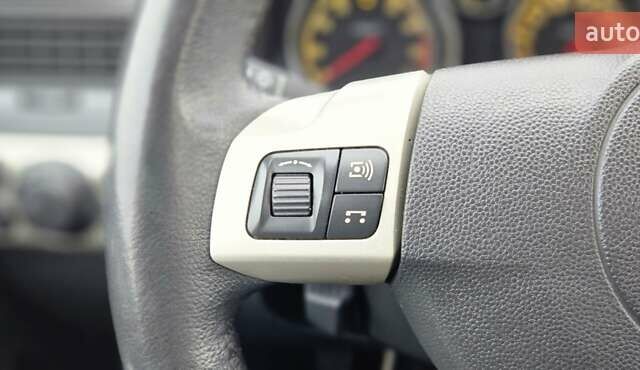 Черный Опель Астра, объемом двигателя 1.6 л и пробегом 210 тыс. км за 5850 $, фото 50 на Automoto.ua