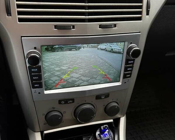 Черный Опель Астра, объемом двигателя 1.7 л и пробегом 276 тыс. км за 5200 $, фото 11 на Automoto.ua