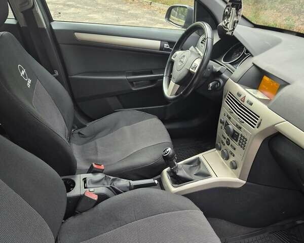 Опель Астра 2008 в Черкассах на Automoto.ua Черный Опель Астра, объемом двигателя 1.6 л и пробегом 175 тыс. км за 5500 $, фото 14 на Automoto.ua