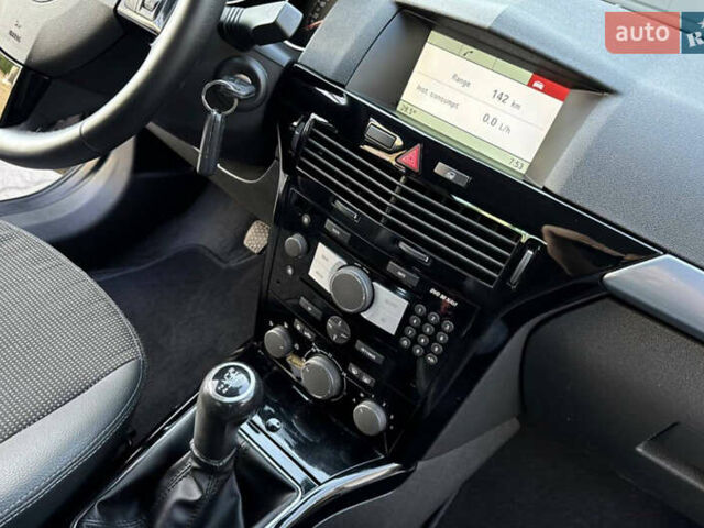 Черный Опель Астра, объемом двигателя 1.6 л и пробегом 197 тыс. км за 5700 $, фото 14 на Automoto.ua