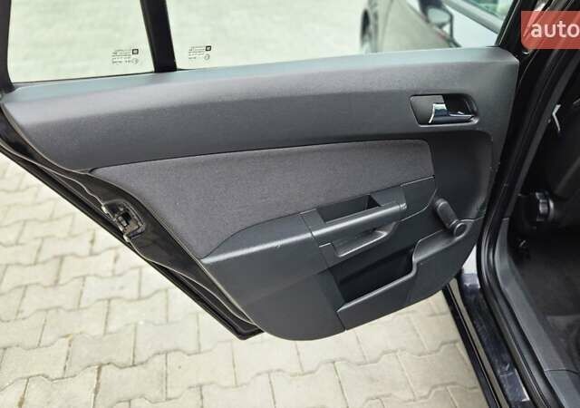 Черный Опель Астра, объемом двигателя 1.6 л и пробегом 209 тыс. км за 5850 $, фото 42 на Automoto.ua