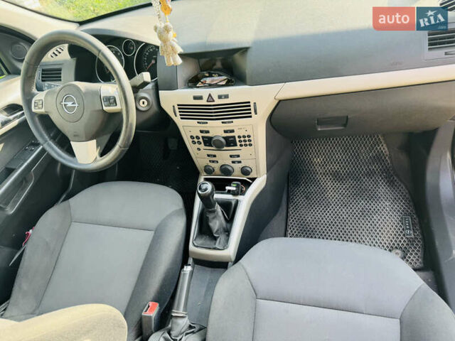 Чорний Опель Астра, об'ємом двигуна 1.6 л та пробігом 252 тис. км за 5000 $, фото 6 на Automoto.ua