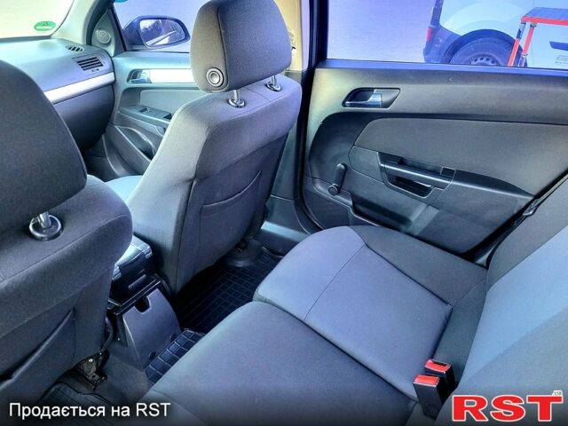 Черный Опель Астра, объемом двигателя 1.7 л и пробегом 370 тыс. км за 4500 $, фото 7 на Automoto.ua