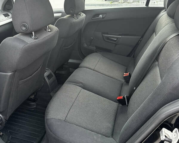 Черный Опель Астра, объемом двигателя 1.8 л и пробегом 405 тыс. км за 5500 $, фото 9 на Automoto.ua