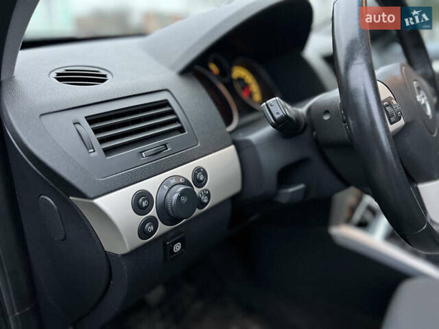 Черный Опель Астра, объемом двигателя 1.8 л и пробегом 209 тыс. км за 5600 $, фото 29 на Automoto.ua