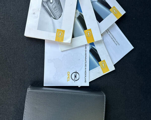 Черный Опель Астра, объемом двигателя 1.6 л и пробегом 180 тыс. км за 5499 $, фото 196 на Automoto.ua