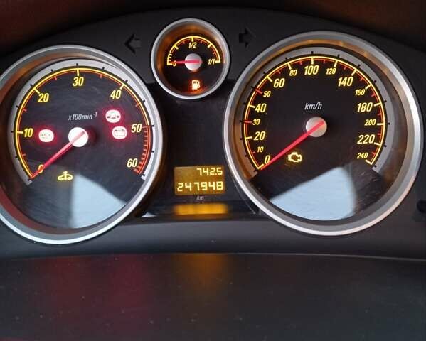 Черный Опель Астра, объемом двигателя 1.7 л и пробегом 253 тыс. км за 5900 $, фото 4 на Automoto.ua