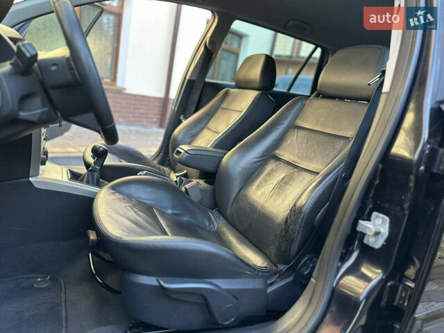 Черный Опель Астра, объемом двигателя 1.6 л и пробегом 180 тыс. км за 5499 $, фото 142 на Automoto.ua