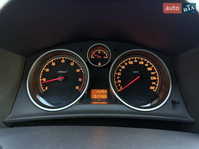 Черный Опель Астра, объемом двигателя 1.6 л и пробегом 194 тыс. км за 6499 $, фото 13 на Automoto.ua