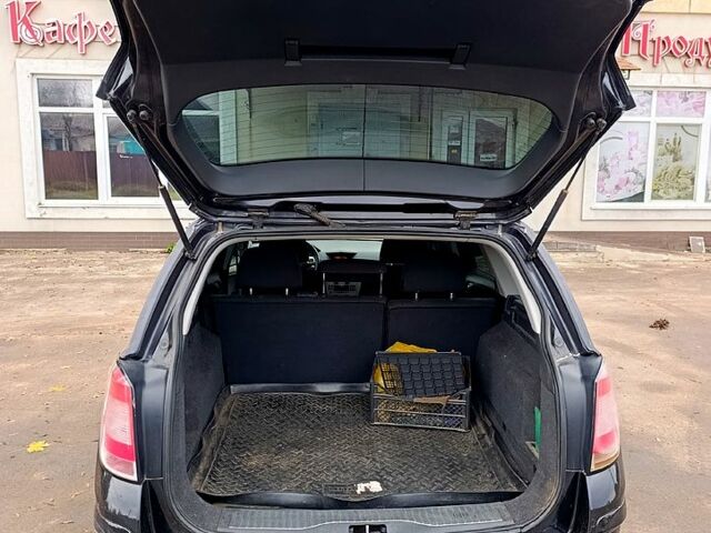 Черный Опель Астра, объемом двигателя 1.7 л и пробегом 300 тыс. км за 5250 $, фото 11 на Automoto.ua