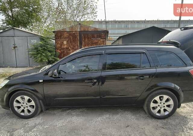 Черный Опель Астра, объемом двигателя 1.6 л и пробегом 267 тыс. км за 5500 $, фото 1 на Automoto.ua