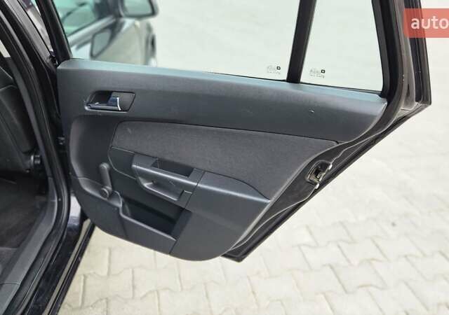 Черный Опель Астра, объемом двигателя 1.6 л и пробегом 209 тыс. км за 5850 $, фото 32 на Automoto.ua