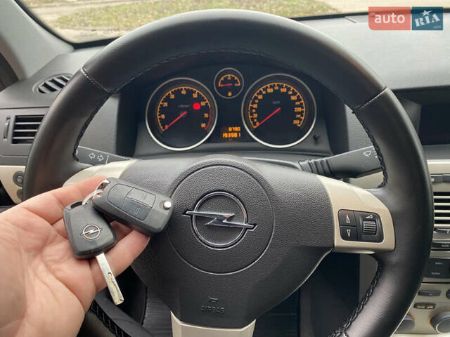 Черный Опель Астра, объемом двигателя 1.6 л и пробегом 194 тыс. км за 5800 $, фото 69 на Automoto.ua