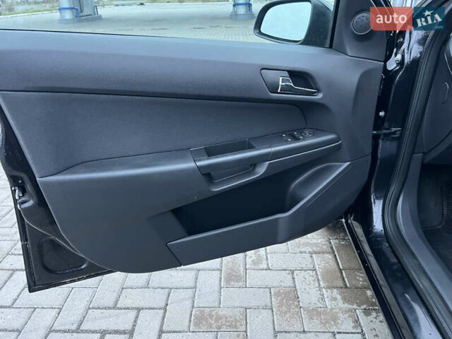 Чорний Опель Астра, об'ємом двигуна 1.6 л та пробігом 215 тис. км за 5500 $, фото 16 на Automoto.ua