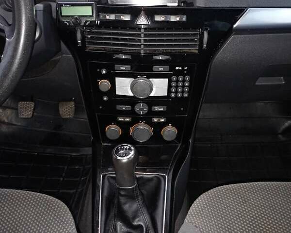 Опель Астра 2008 в Корце на Automoto.ua Черный Опель Астра, объемом двигателя 1.7 л и пробегом 307 тыс. км за 4750 $, фото 6 на Automoto.ua