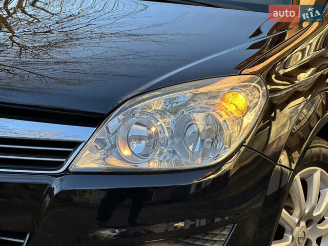 Черный Опель Астра, объемом двигателя 1.6 л и пробегом 180 тыс. км за 5499 $, фото 24 на Automoto.ua