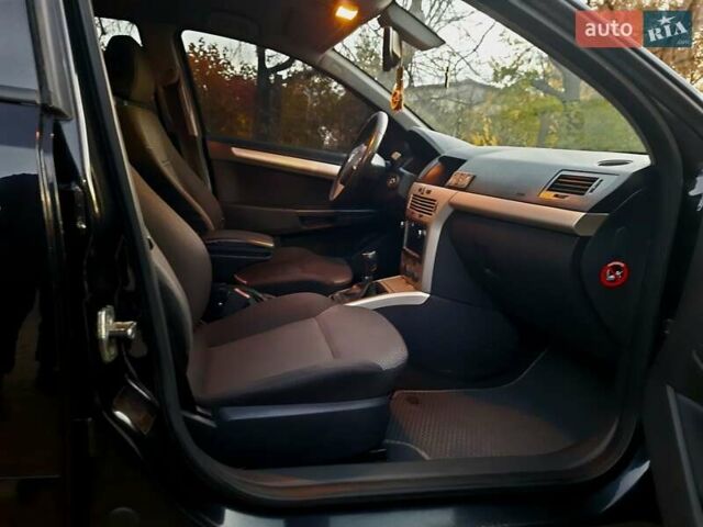 Черный Опель Астра, объемом двигателя 1.6 л и пробегом 327 тыс. км за 4400 $, фото 20 на Automoto.ua