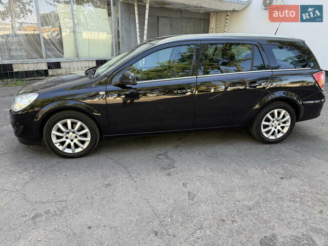 Черный Опель Астра, объемом двигателя 1.6 л и пробегом 219 тыс. км за 6000 $, фото 5 на Automoto.ua