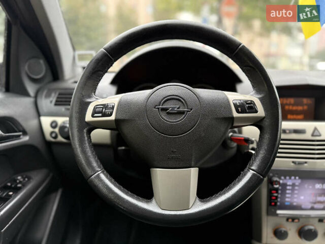 Черный Опель Астра, объемом двигателя 1.69 л и пробегом 330 тыс. км за 4700 $, фото 30 на Automoto.ua