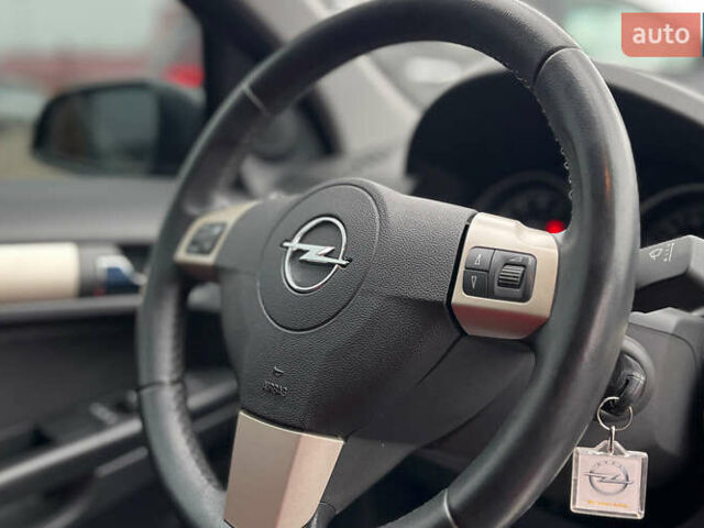 Черный Опель Астра, объемом двигателя 1.6 л и пробегом 260 тыс. км за 6200 $, фото 10 на Automoto.ua