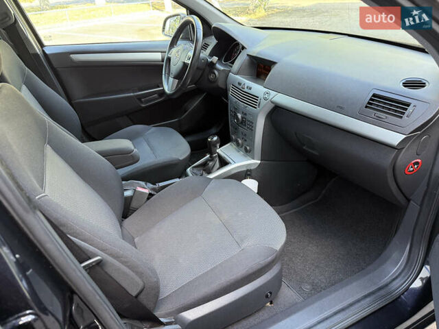 Черный Опель Астра, объемом двигателя 1.6 л и пробегом 219 тыс. км за 6000 $, фото 16 на Automoto.ua