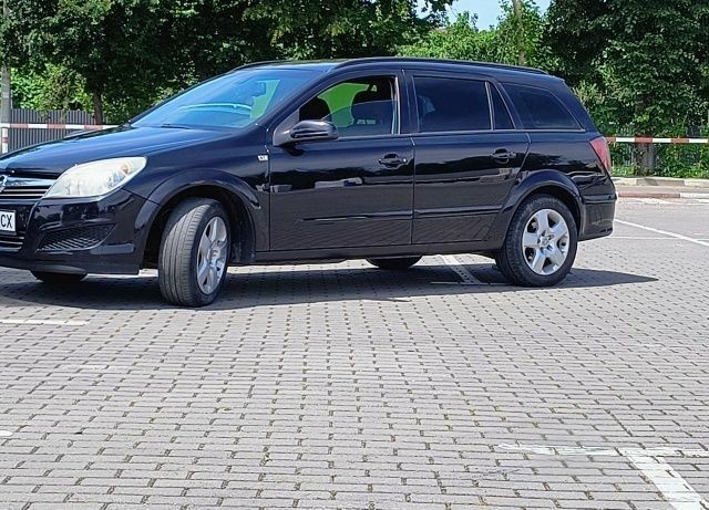 Черный Опель Астра, объемом двигателя 1.7 л и пробегом 260 тыс. км за 4700 $, фото 7 на Automoto.ua