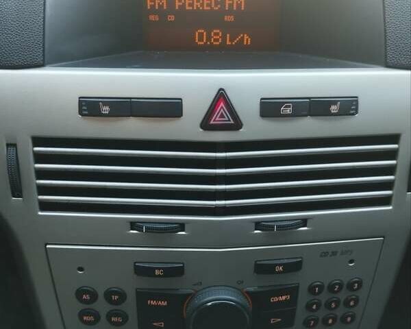 Черный Опель Астра, объемом двигателя 1.6 л и пробегом 260 тыс. км за 5400 $, фото 10 на Automoto.ua