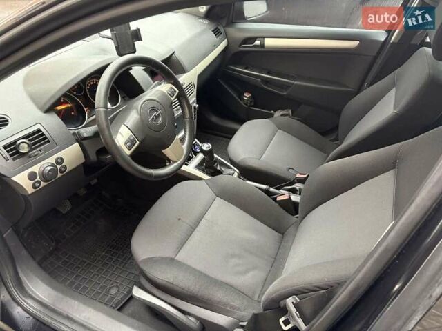 Черный Опель Астра, объемом двигателя 1.7 л и пробегом 276 тыс. км за 5200 $, фото 7 на Automoto.ua