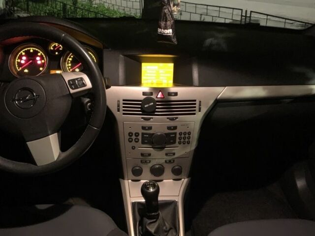 Черный Опель Астра, объемом двигателя 1.7 л и пробегом 244 тыс. км за 2500 $, фото 2 на Automoto.ua