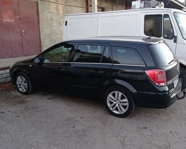 Черный Опель Астра, объемом двигателя 1.7 л и пробегом 253 тыс. км за 5900 $, фото 7 на Automoto.ua