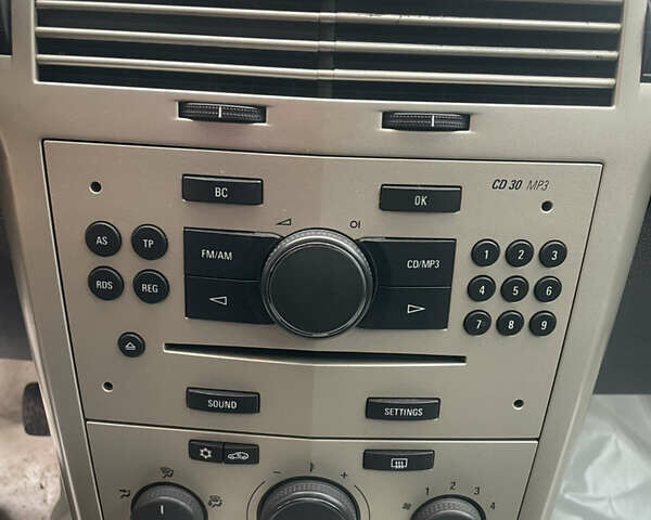 Черный Опель Астра, объемом двигателя 1.6 л и пробегом 206 тыс. км за 4900 $, фото 17 на Automoto.ua