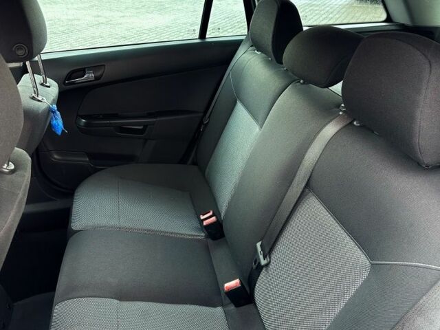 Черный Опель Астра, объемом двигателя 1.8 л и пробегом 225 тыс. км за 5800 $, фото 15 на Automoto.ua