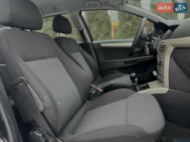 Черный Опель Астра, объемом двигателя 1.6 л и пробегом 192 тыс. км за 5600 $, фото 22 на Automoto.ua