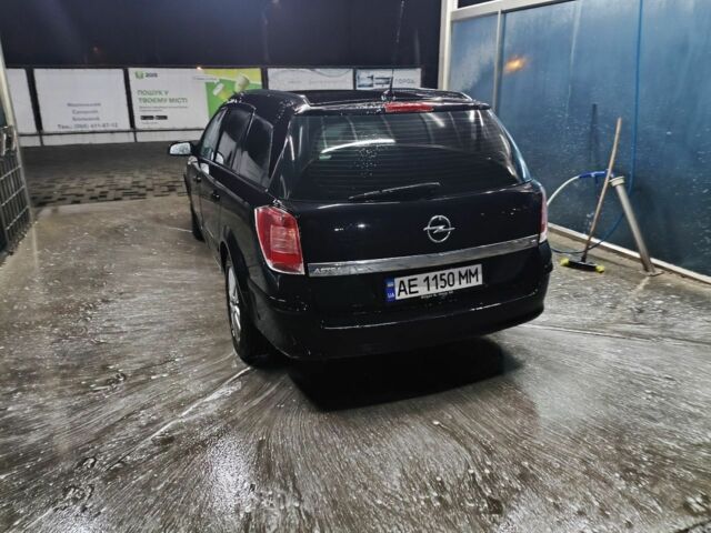 Черный Опель Астра, объемом двигателя 1.6 л и пробегом 226 тыс. км за 5900 $, фото 3 на Automoto.ua