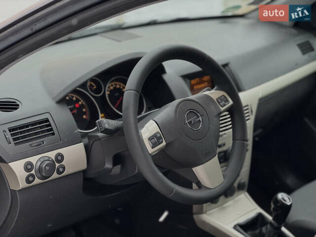 Чорний Опель Астра, об'ємом двигуна 1.6 л та пробігом 192 тис. км за 5600 $, фото 12 на Automoto.ua