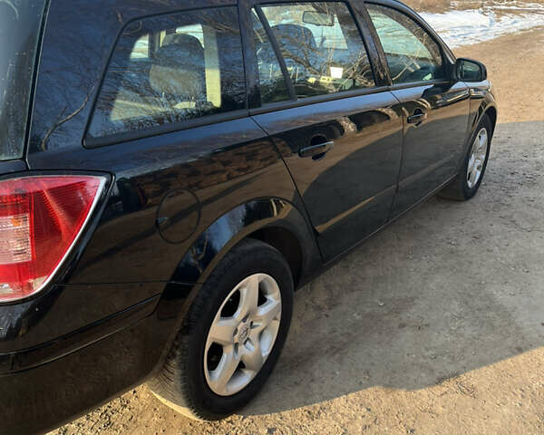 Черный Опель Астра, объемом двигателя 1.69 л и пробегом 270 тыс. км за 5500 $, фото 3 на Automoto.ua